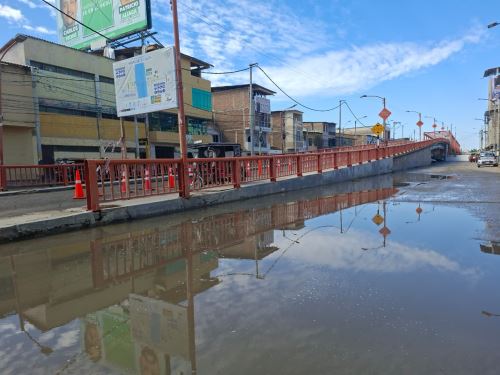 Überflutete Straße in Tumbes nach Regenfällen im September 2026