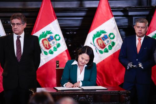 Unterzeichnung des Dekrets zur Erhöhung des Mindestlohns in Peru