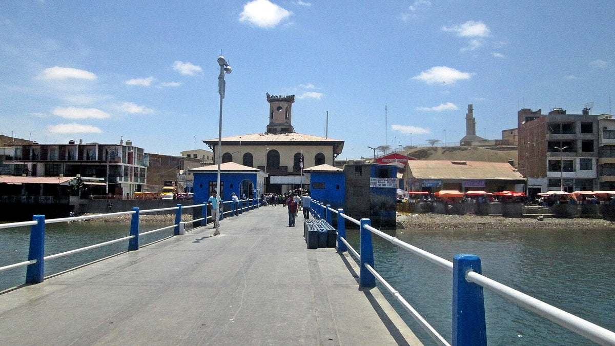 Hafen von Paita in Piura, Peru – Blick auf den Kai