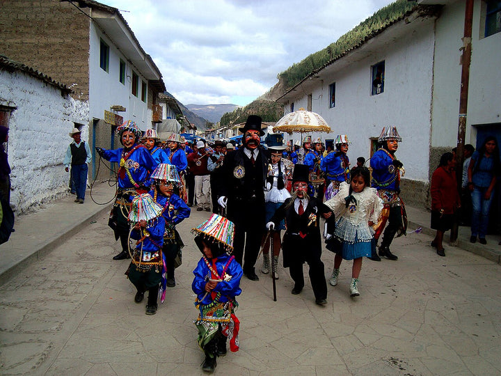 Traditioneller Tanz beim Paucartambo-Festival in Peru