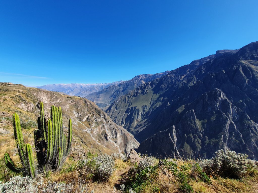 Colca Canyon in Peru – möglicher Standort des Neutrino-Observatoriums TAMBO