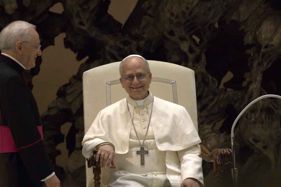Papst Leo XIV. bei einer Audienz am 12. Mai 2025. Foto: Edgar Beltrán, CC BY-SA 4.0, Wikimedia Commons.