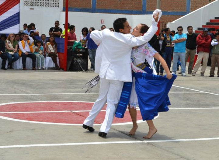 Marinera Norteña: Tanzpaar bei einer Aufführung in Trujillo, Peru – Symbolbild