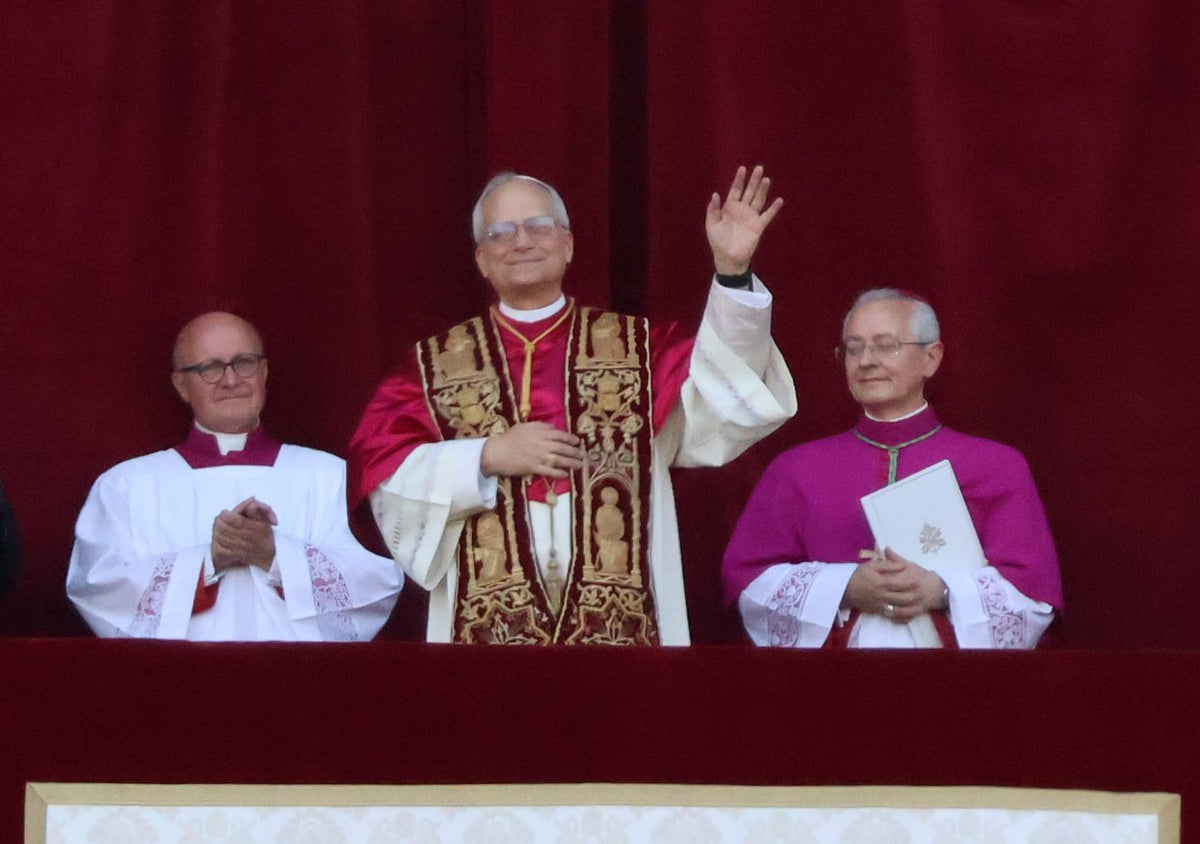 Papst Leo XIV. auf der Benediktionsloggia des Petersdoms – Foto: Edgar Beltrán / The Pillar, CC BY-SA 4.0