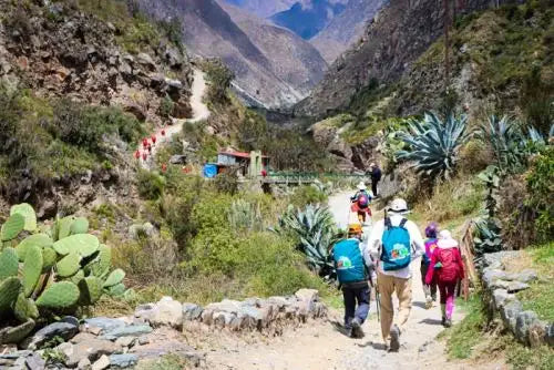 Wanderer auf dem wieder geöffneten Camino Inca nach Machu Picchu im September 2026