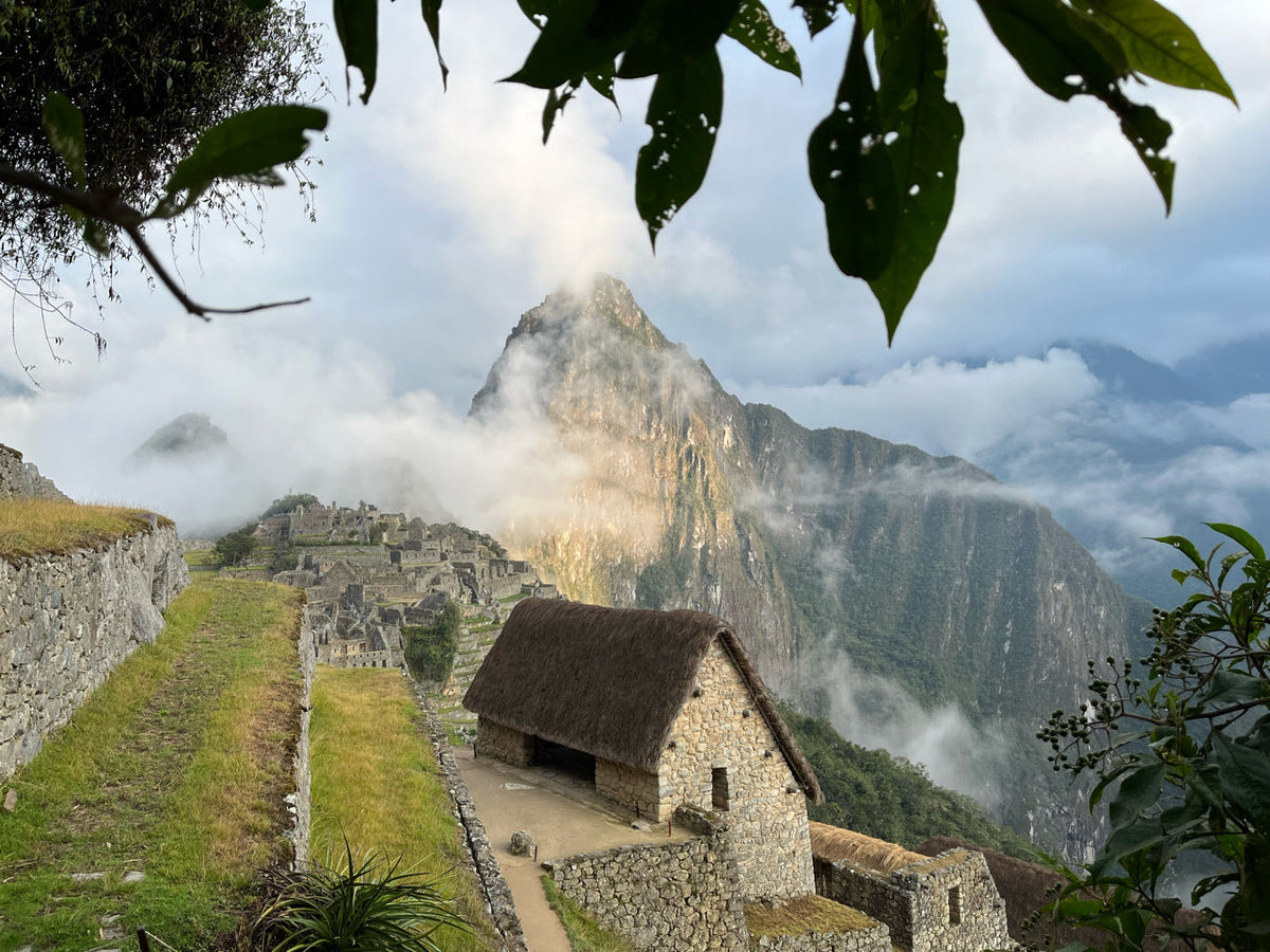 Machu Picchu in den Anden bei wechselhaftem Wetter