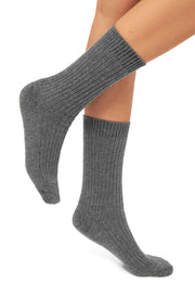 Apu Kuntur Baby-Alpaka-Softsocken in Grau – Produktansicht