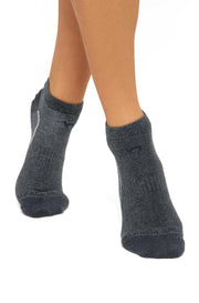 Apu Kuntur Sneaker-Socken in Anthrazit – Ansicht der Socken