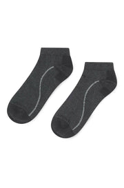 Apu Kuntur Premium Sneaker-Socken in Anthrazit – Detailaufnahme