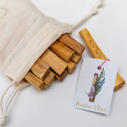 Palo Santo aus Peru – Aufnahme 5 von 8 des Sets mit zehn Räucherholz-Sticks von Divasya-Yoga