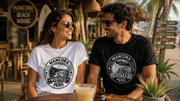 Mann und Frau mit Visited Máncora T-Shirts in Nordperu