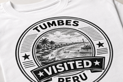 Visited Tumbes T-Shirt Motiv als Nahaufnahme auf Baumwollstoff